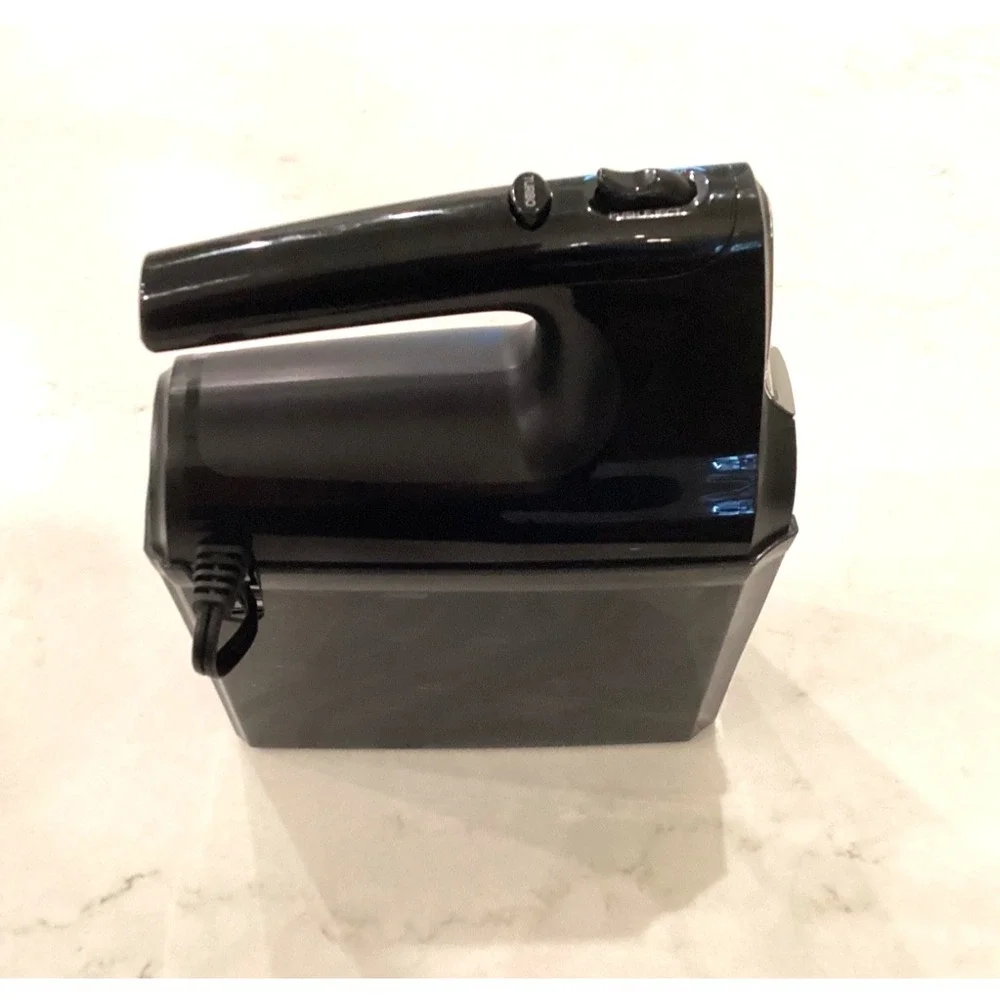 Black + Decker Performance Helix Premium Hand Mixer 5 Speeds Turbo With Case